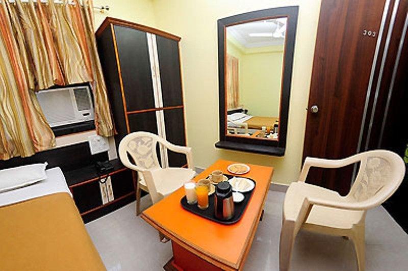 Hotel Sai Ganesh Shirdi Quarto foto